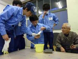 樹脂ではりあわせる