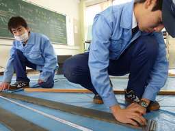 ハニカムを重ね合わせるための作業