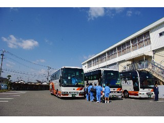 玉野までの40分間 バスの中では校歌の練習です。