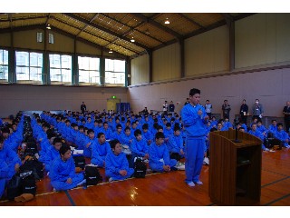生徒代表あいさつは機械科の 君です。