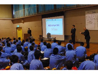 社会人の心構えの演題で安全教育の講話をクラレ倉敷営業所 さんに講演していただきました。