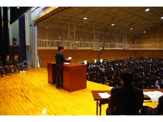 hpstmeeting014 会計長3年赤瀬君から平成21年度生徒会会計決算の説明がありました。
