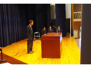hpstmeeting107 最後に生徒会長情報技術科3年太田慎吾君から挨拶がありました。新しくなった水工バッグのことや21日の球技大会にむけて話がありました。