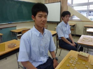 手前が河辺君　奥が西君です。