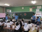 廃油石鹸の原理について説明中