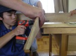 ロッドを通す孔あけ