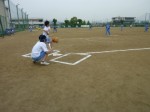 小雨の中ソフトボール